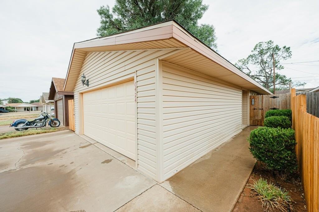 6424 Amber Dr - Photo 2 of 25