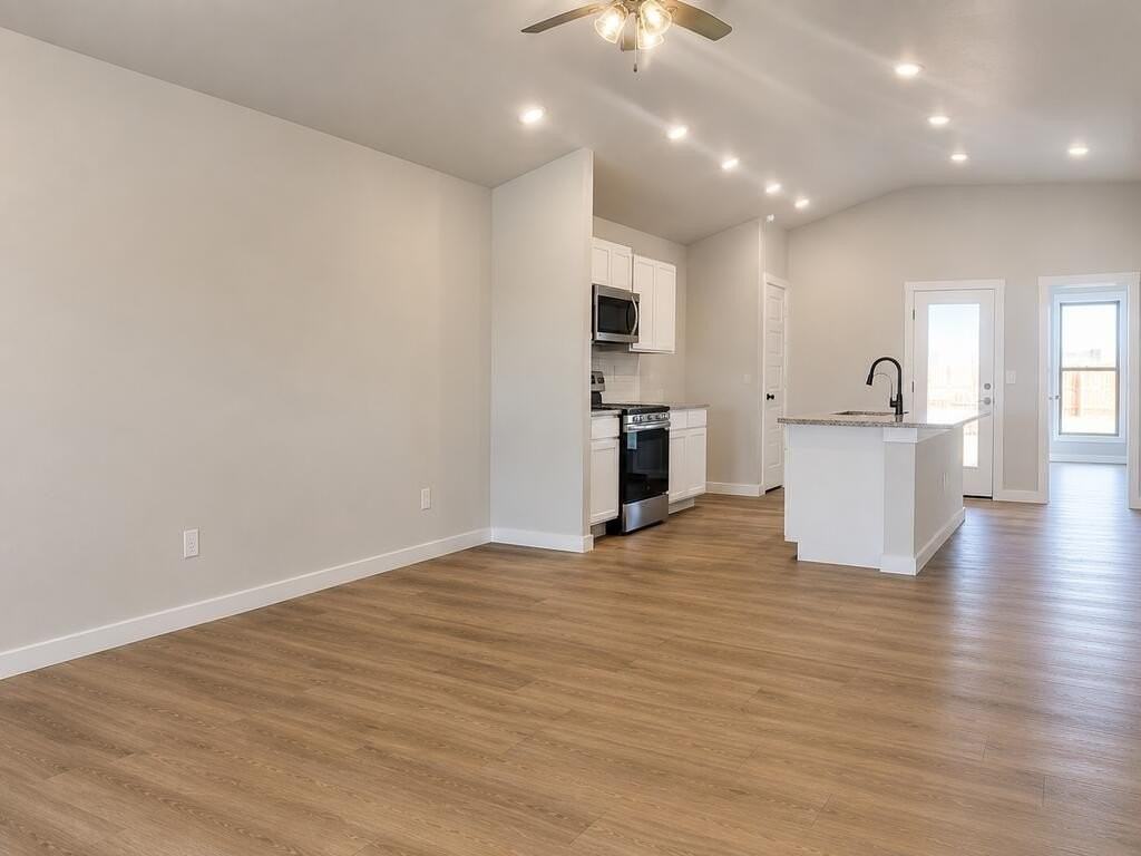 2416 Goldfinch Rd - Photo 2 of 12