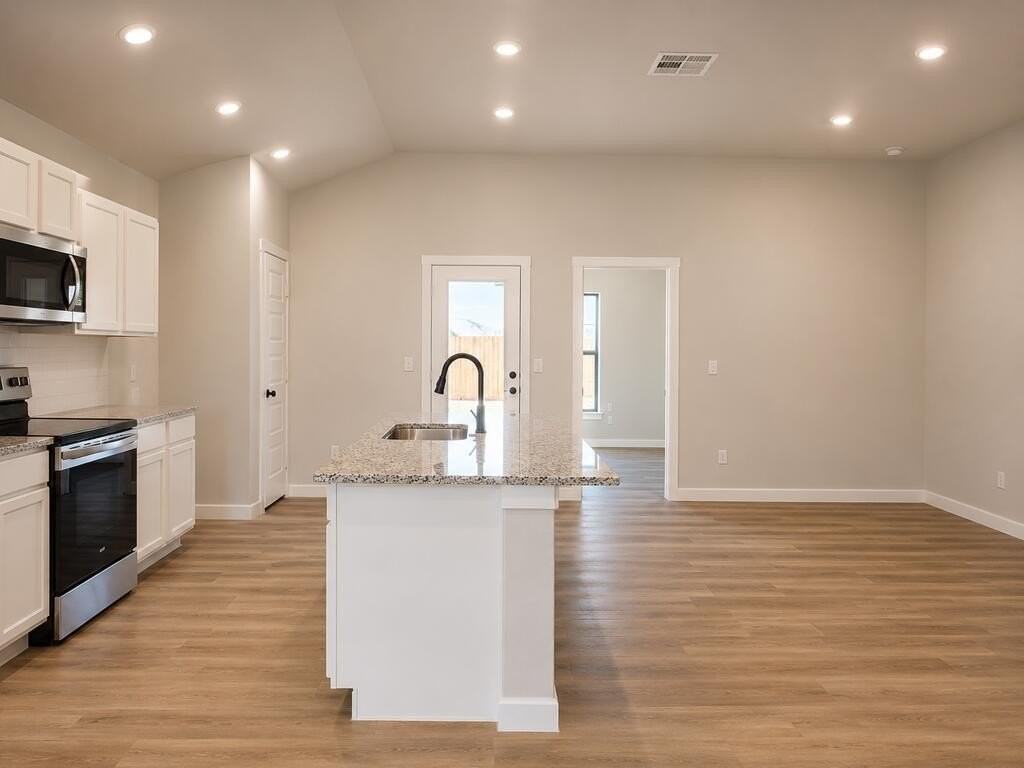 2416 Goldfinch Rd - Photo 3 of 12