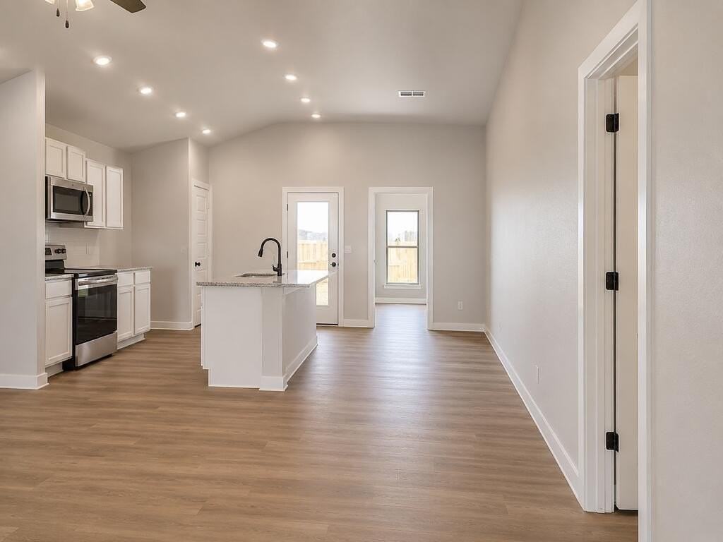 2416 Goldfinch Rd - Photo 4 of 12