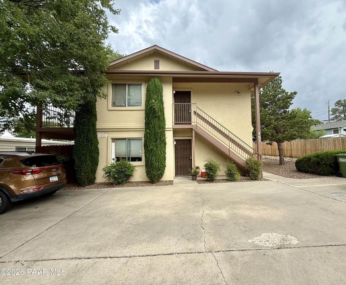 707 Lincoln Ave #D - Photo 2 of 13
