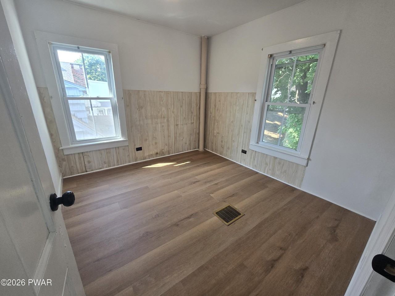 195 W Main St - Photo 4 of 9