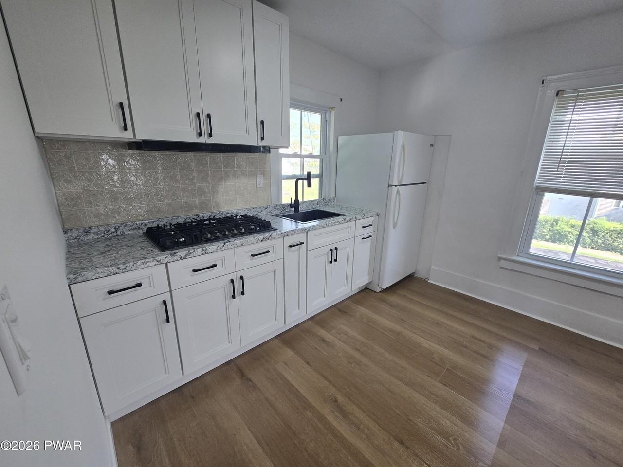 195 W Main St - Photo 7 of 9