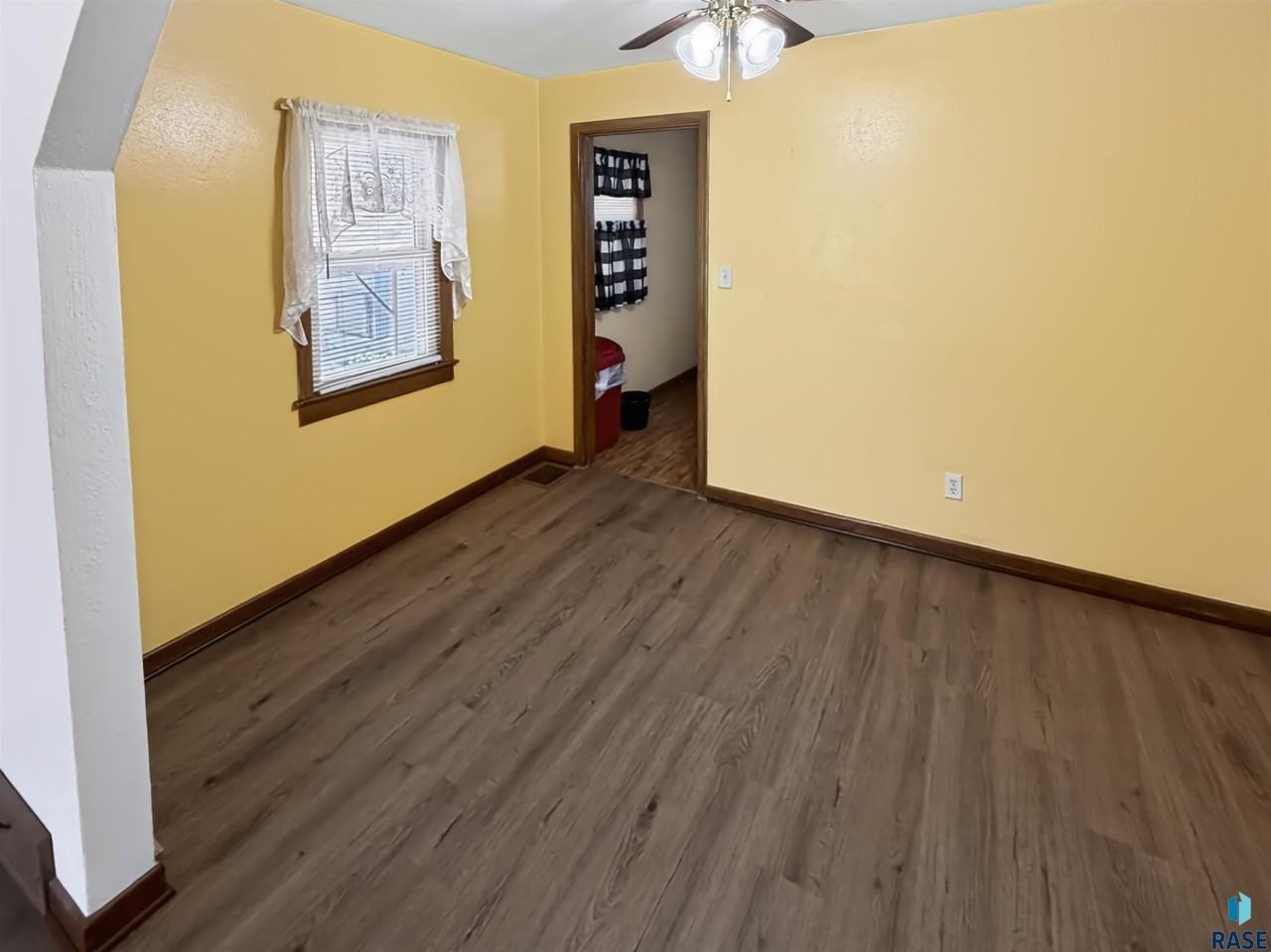 519 N Wayland Ave - Photo 5 of 20