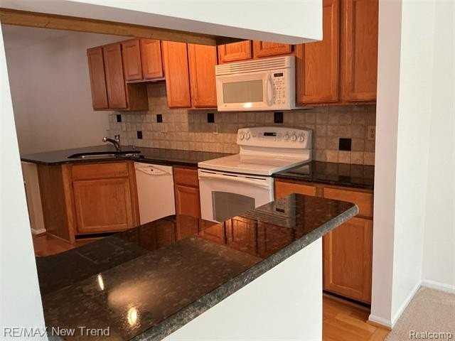 4356 Pine Ridge Ct - Photo 3 of 26