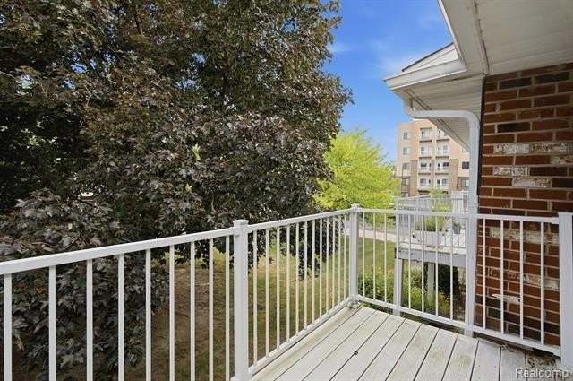 16842 Edloytom Way - Photo 5 of 39