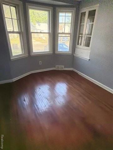 8661 Auburn St - Photo 3 of 9