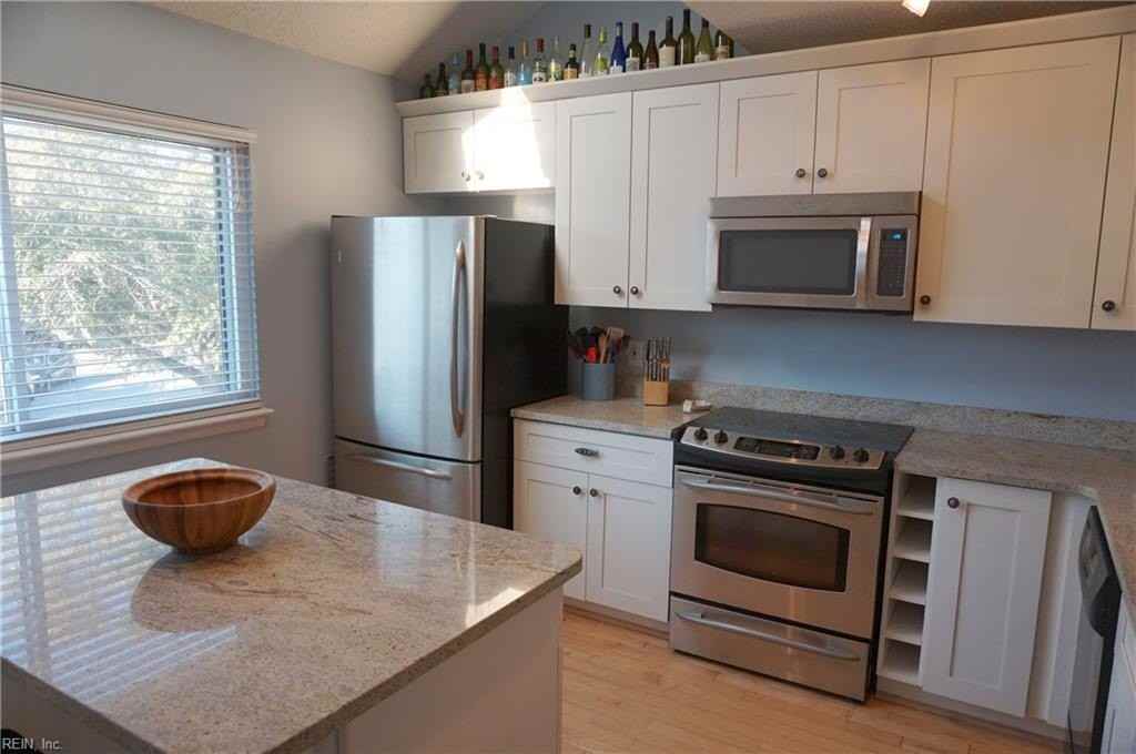 2312 Kingbird Ln - Photo 3 of 20