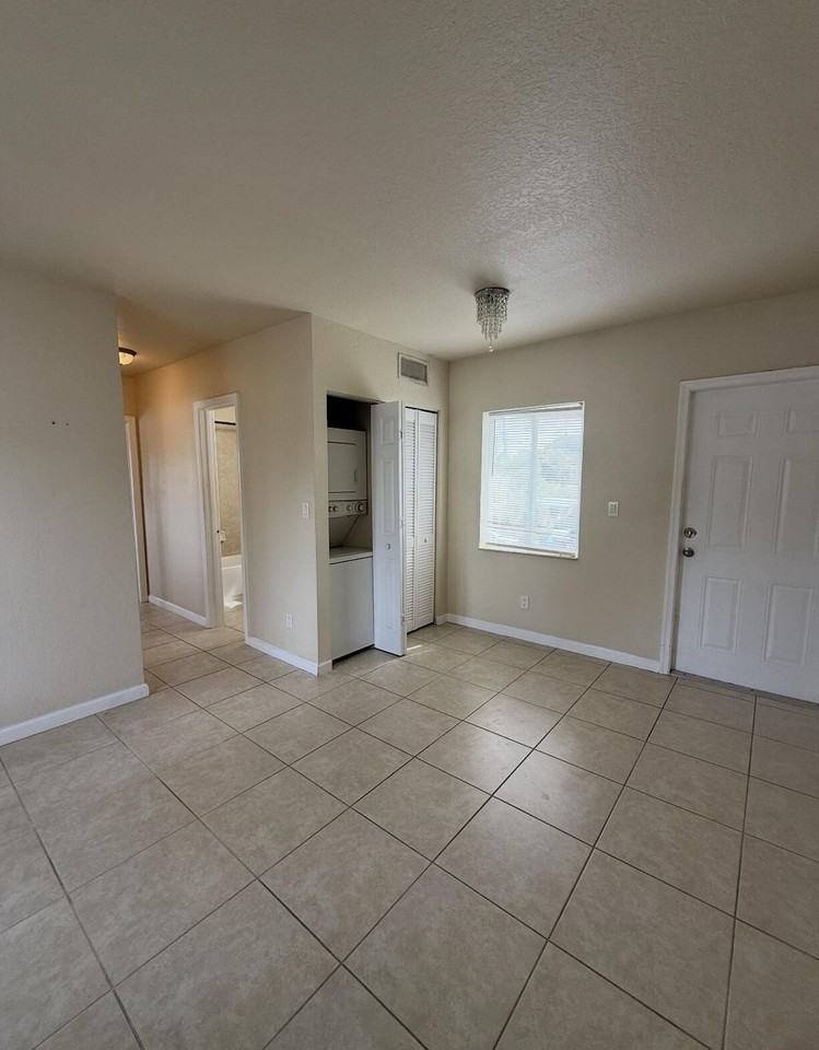 578 Ne 20th St #10E - Photo 6 of 14