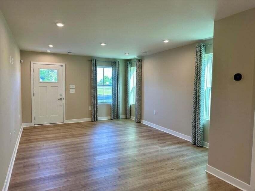 107 Oxbow Dr - Photo 4 of 13