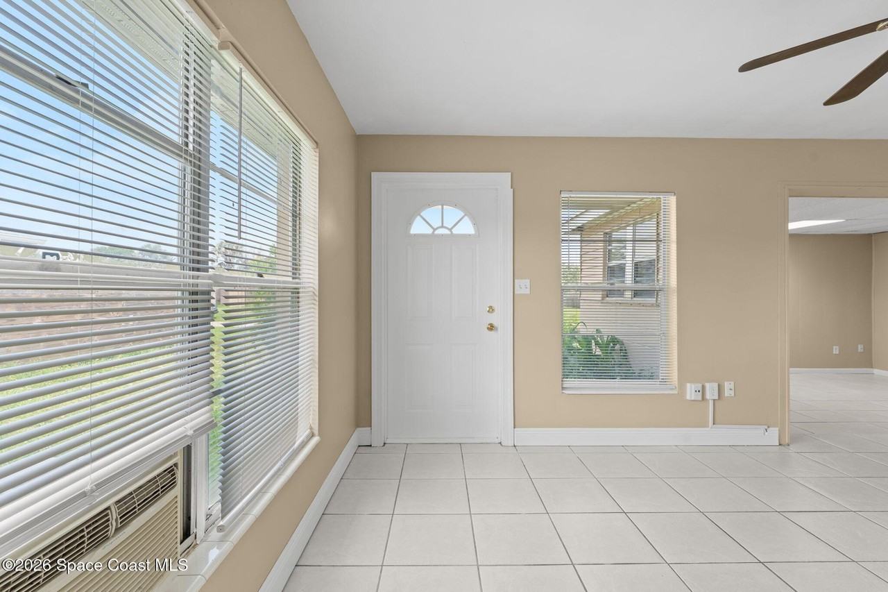 1833 Jackson Ave - Photo 3 of 24