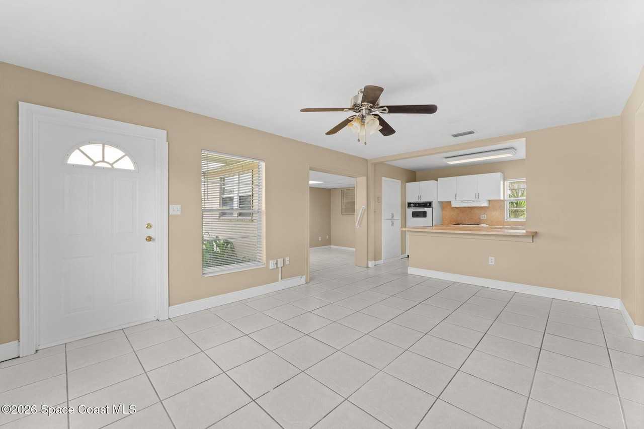 1833 Jackson Ave - Photo 4 of 24