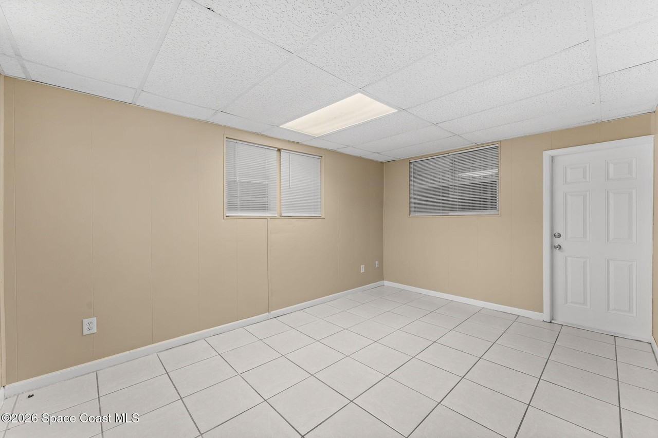 1833 Jackson Ave - Photo 5 of 24