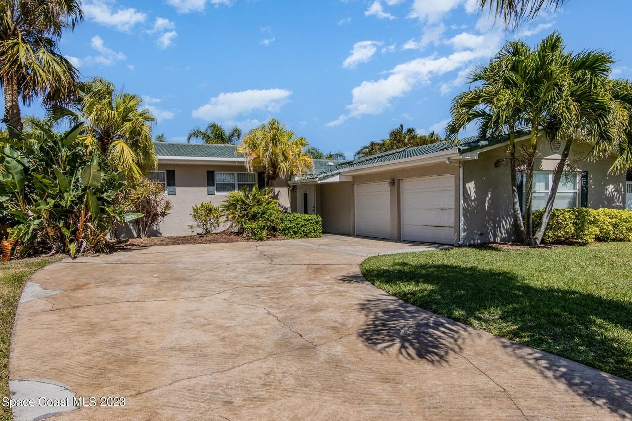 187 Jamaica Dr - Photo 2 of 32