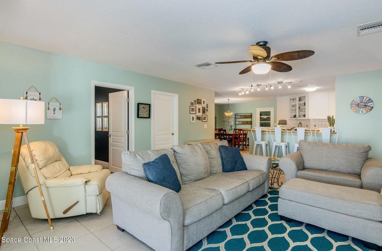 187 Jamaica Dr - Photo 6 of 32