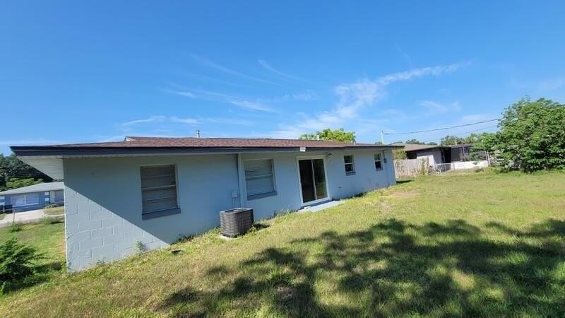 1190 Pine Valley Ln - Photo 2 of 12