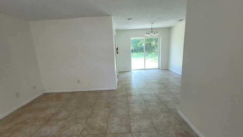 1190 Pine Valley Ln - Photo 3 of 12