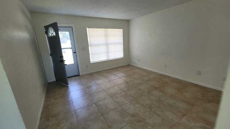 1190 Pine Valley Ln - Photo 7 of 12