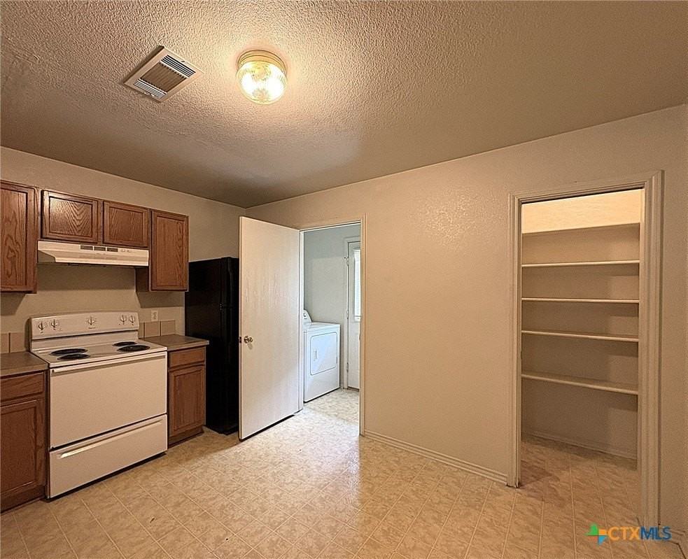 152 Ryan Cir #B - Photo 2 of 11