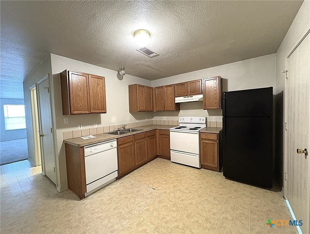 152 Ryan Cir #B - Photo 3 of 11