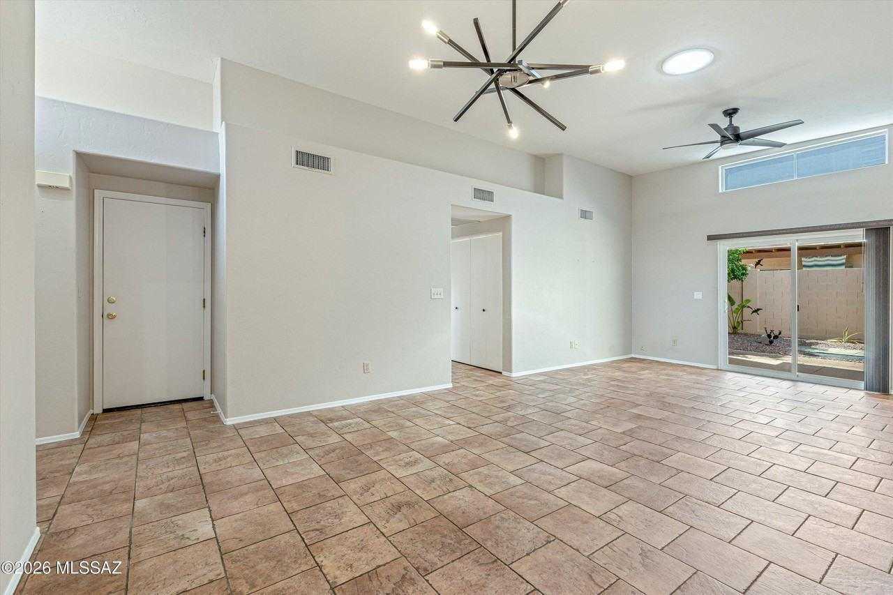 4354 E Samantha Dr - Photo 5 of 26