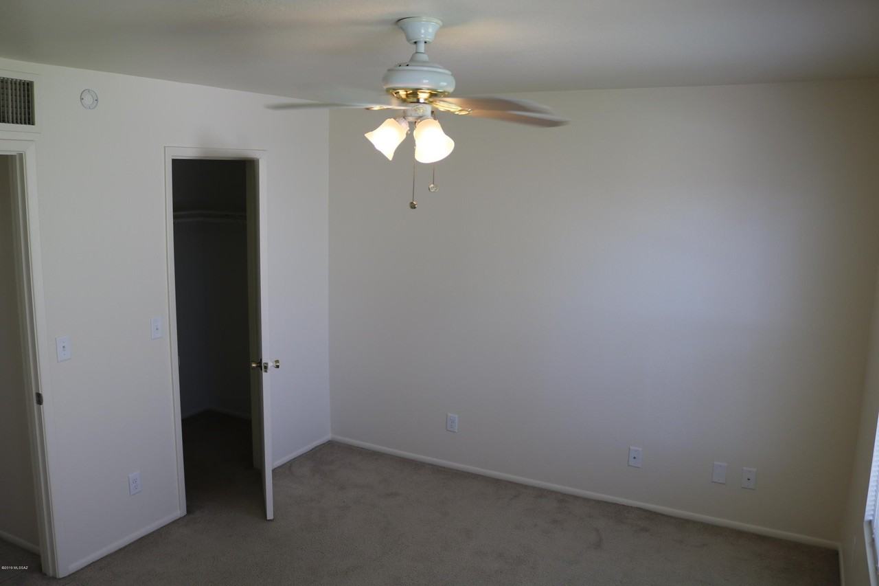 2192 N 1st Ave - Photo 4 of 10