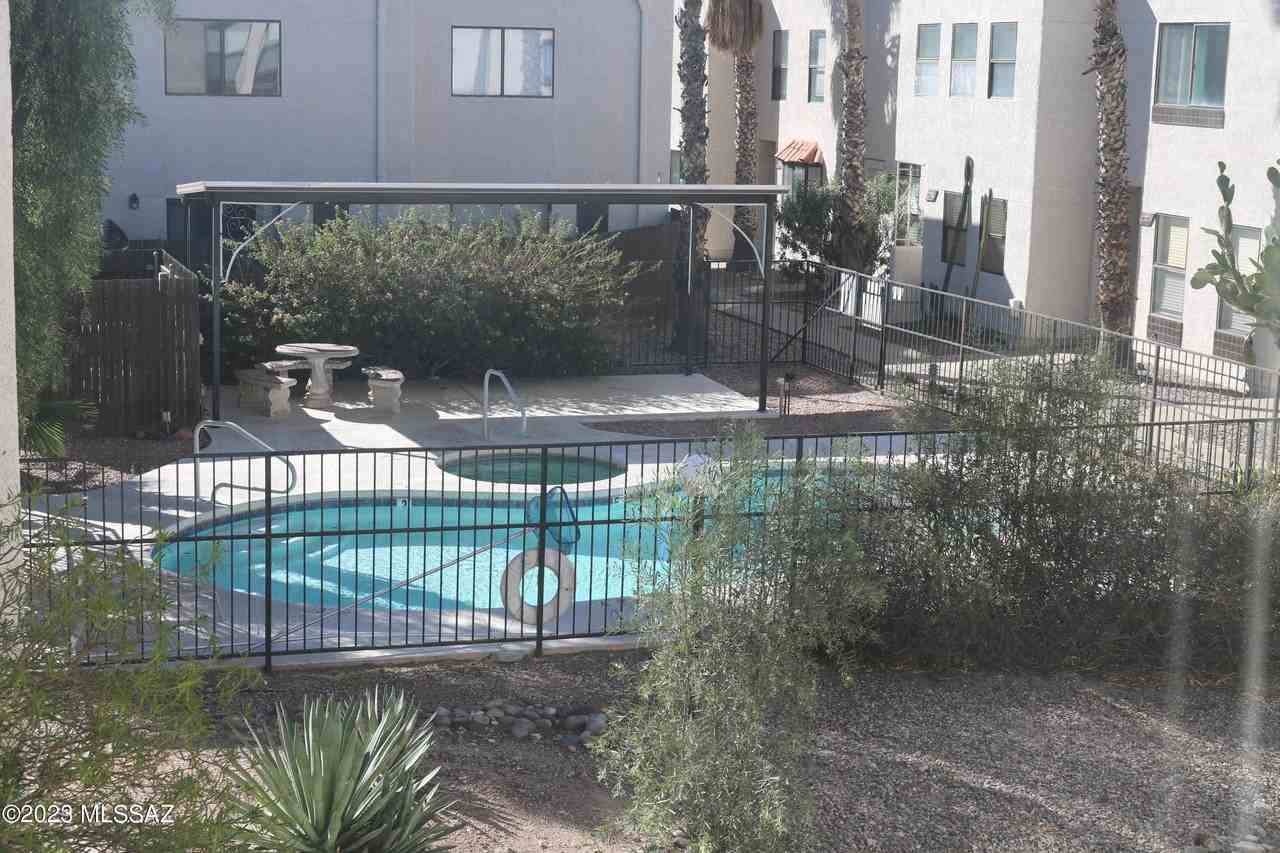2192 N 1st Ave - Photo 5 of 10