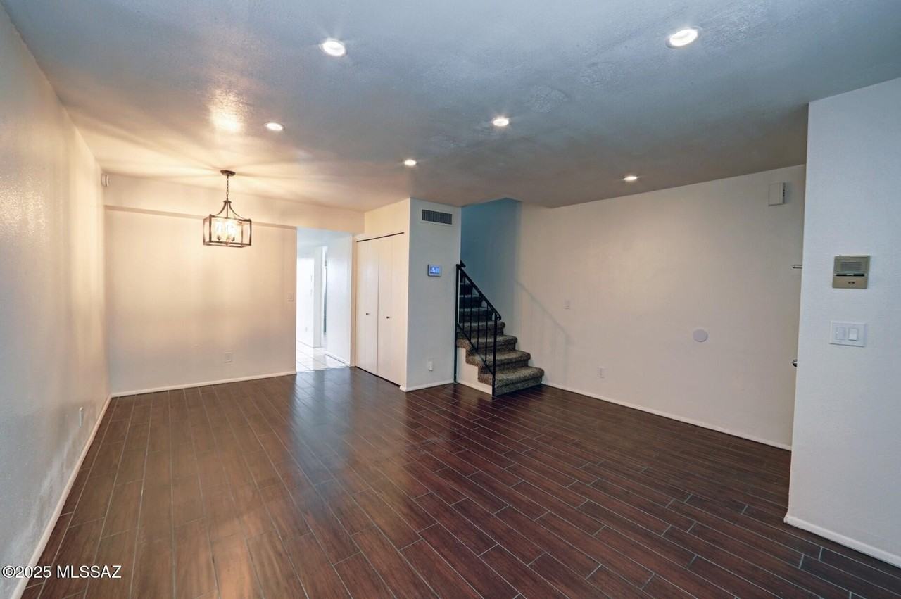2190 N 1st Ave - Photo 2 of 26