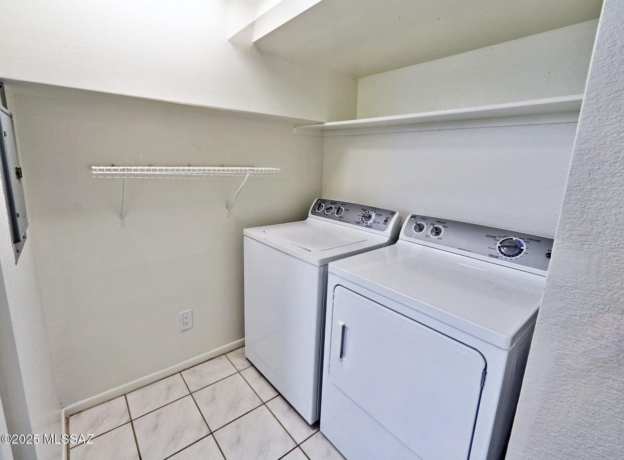 2190 N 1st Ave - Photo 3 of 26