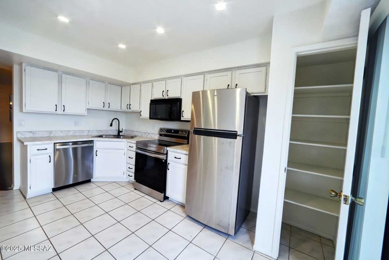 2190 N 1st Ave - Photo 7 of 26