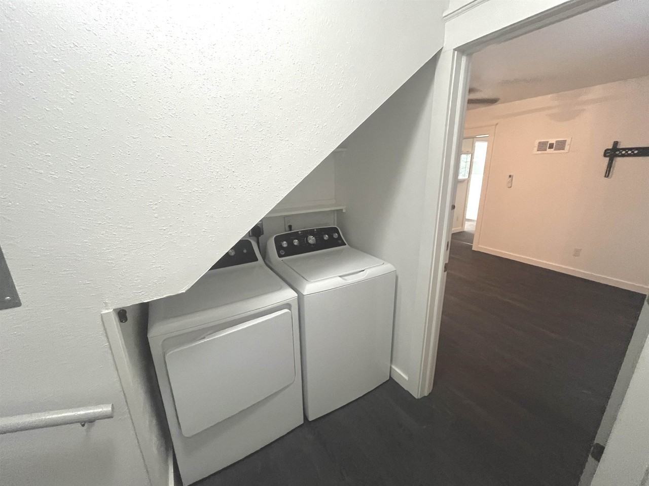 685 S Waukeenah St #B - Photo 7 of 7