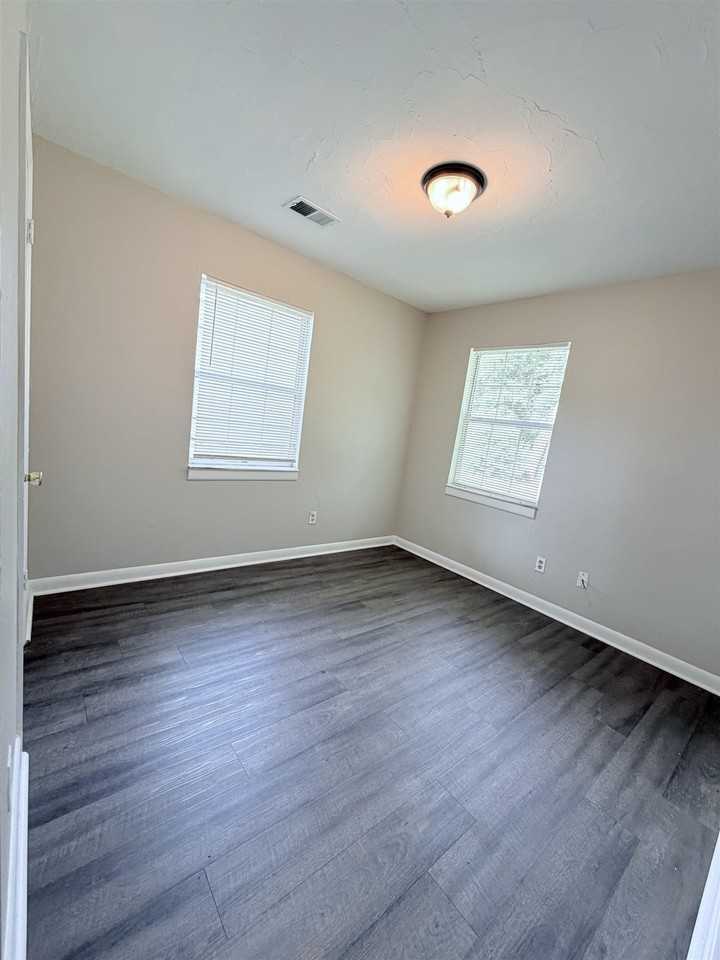 4830 Ruthenia Rd - Photo 5 of 12