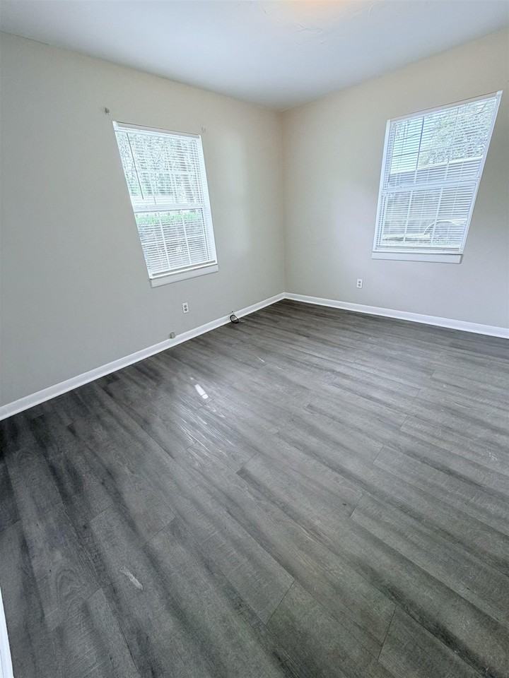 4830 Ruthenia Rd - Photo 6 of 12