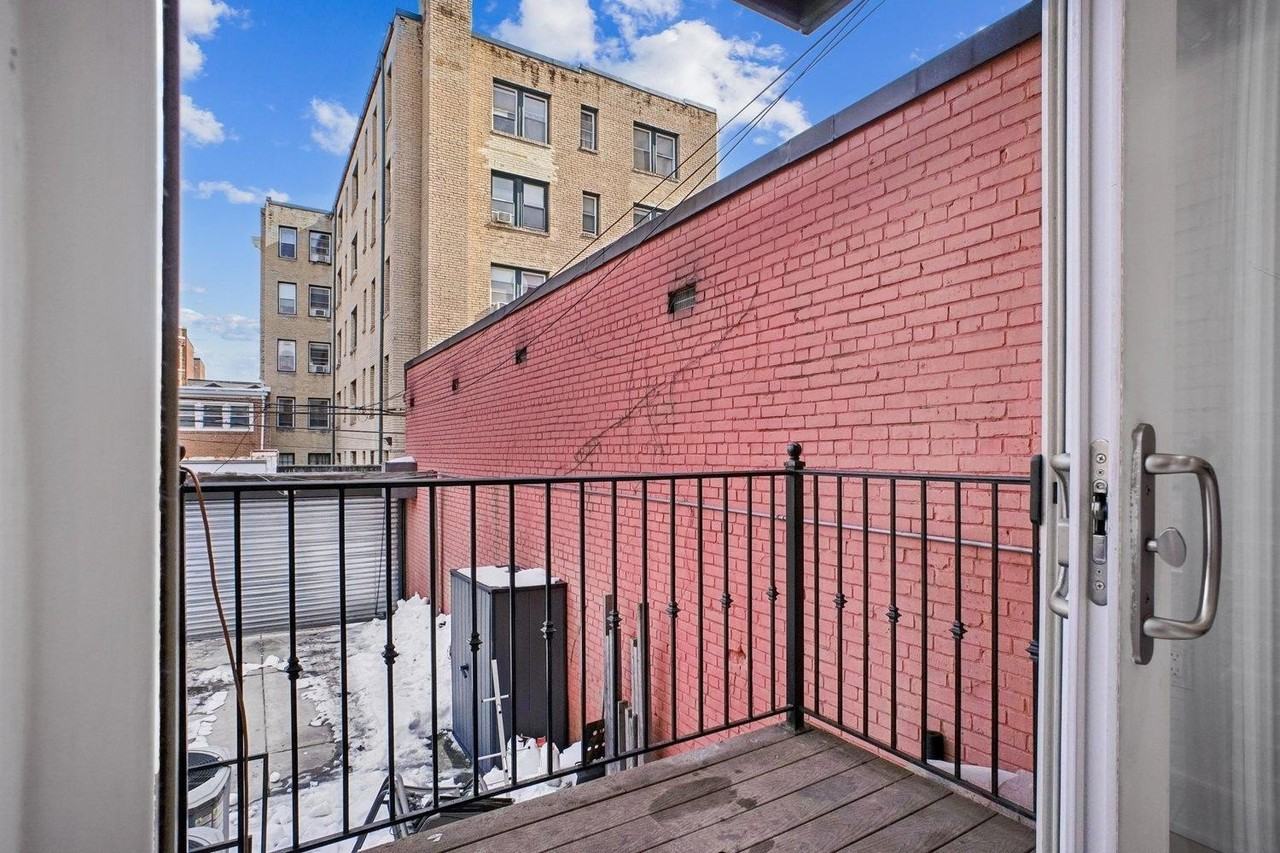 1215 11th St Nw #1 - Photo 3 of 35