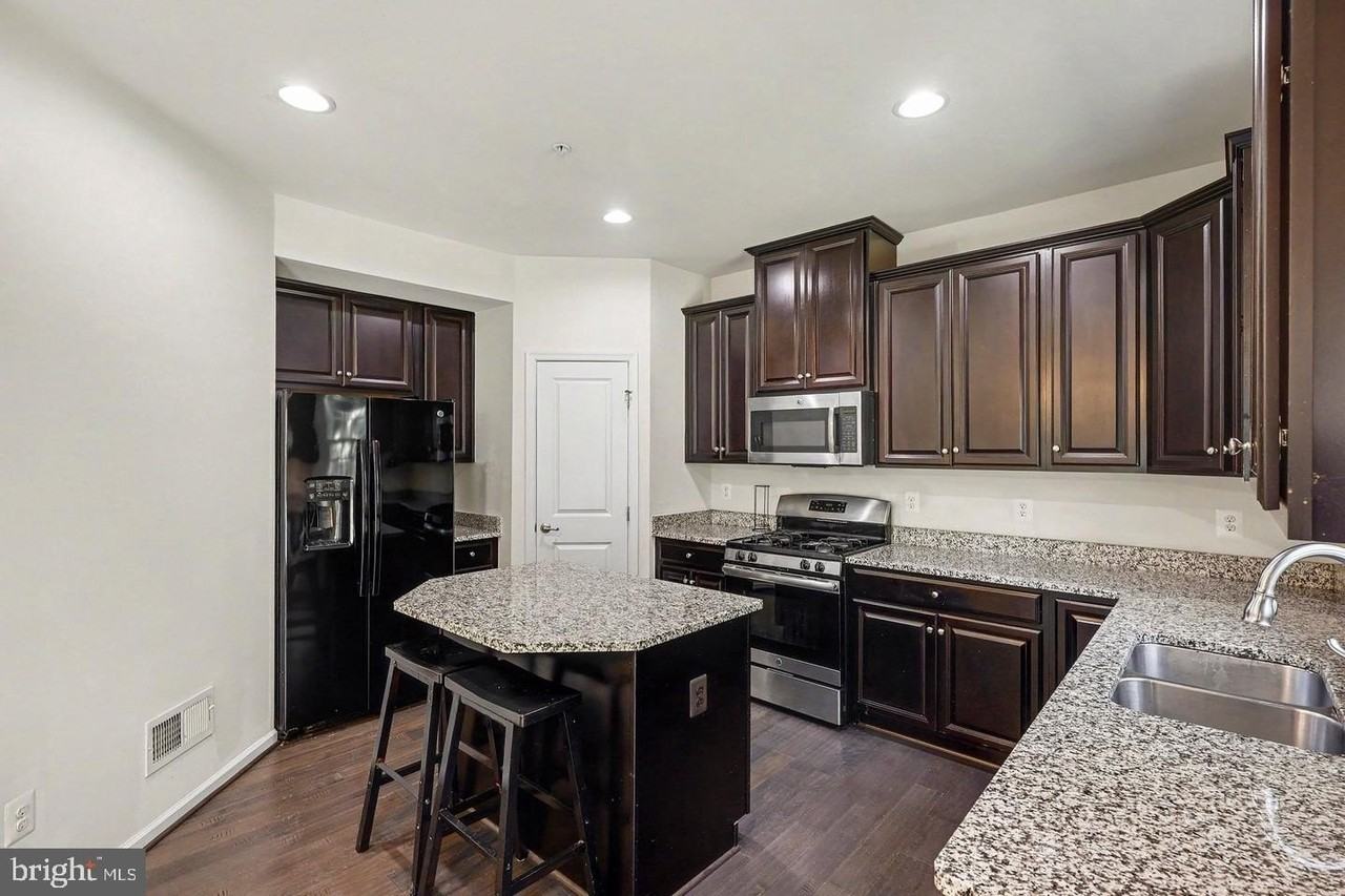1024 Cook Dr Se - Photo 2 of 30