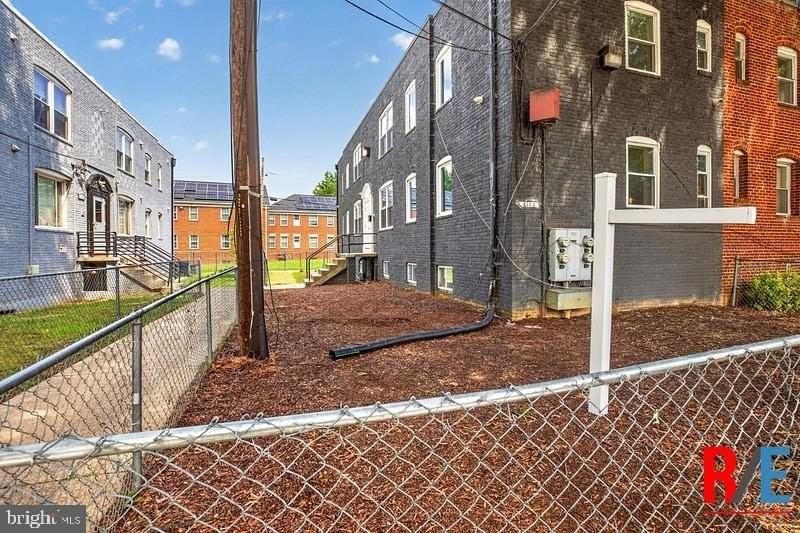 4306 Halley Ter Se #4 - Photo 2 of 19