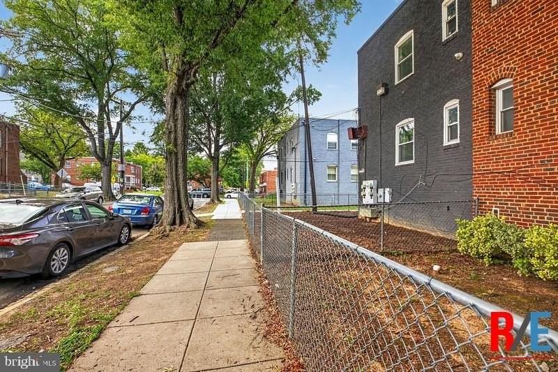 4306 Halley Ter Se #4 - Photo 3 of 19