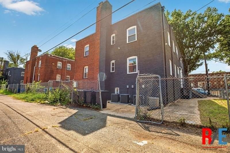 4306 Halley Ter Se #4 - Photo 4 of 19