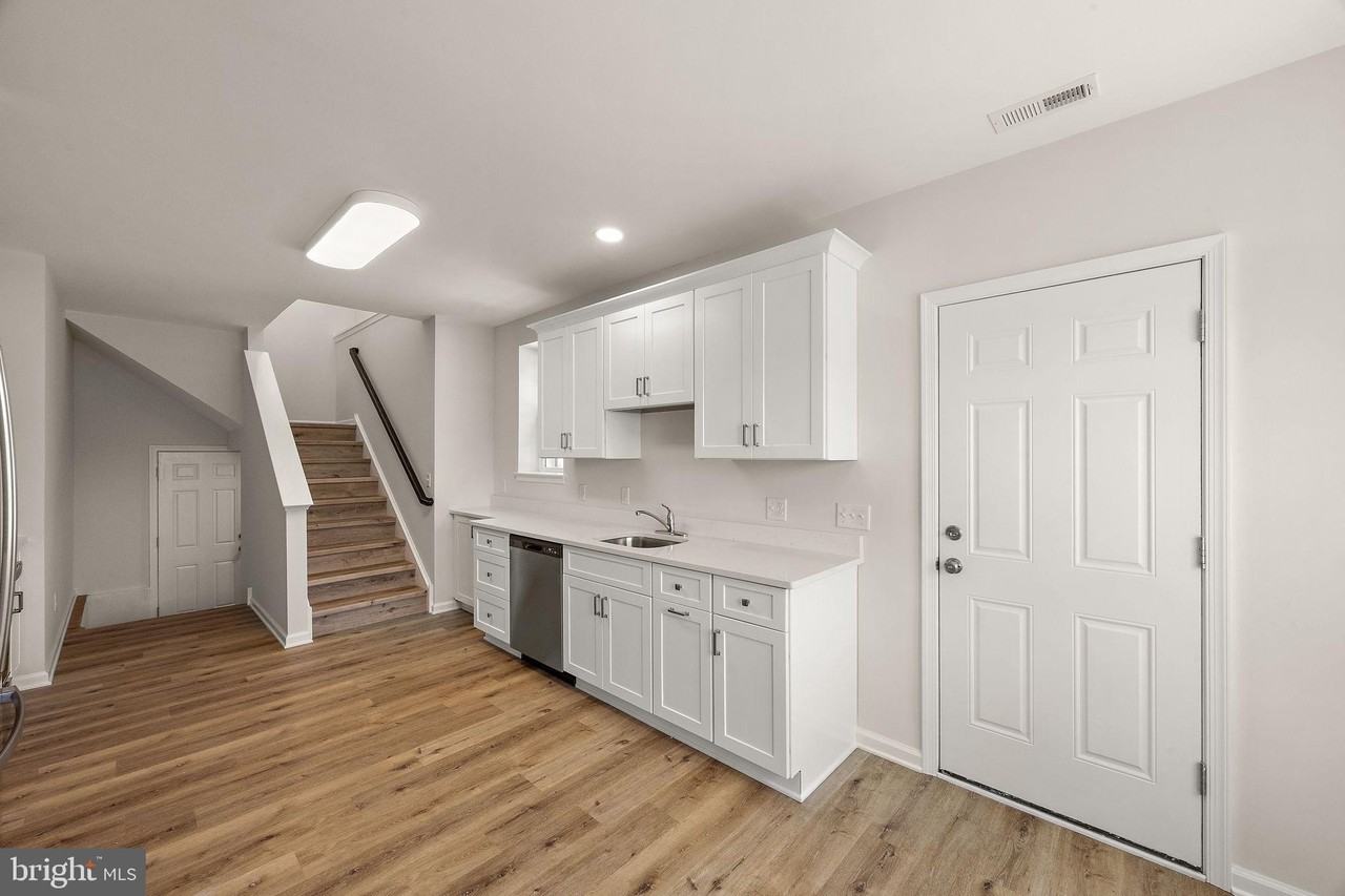 401 S Maryland Ave - Photo 3 of 27