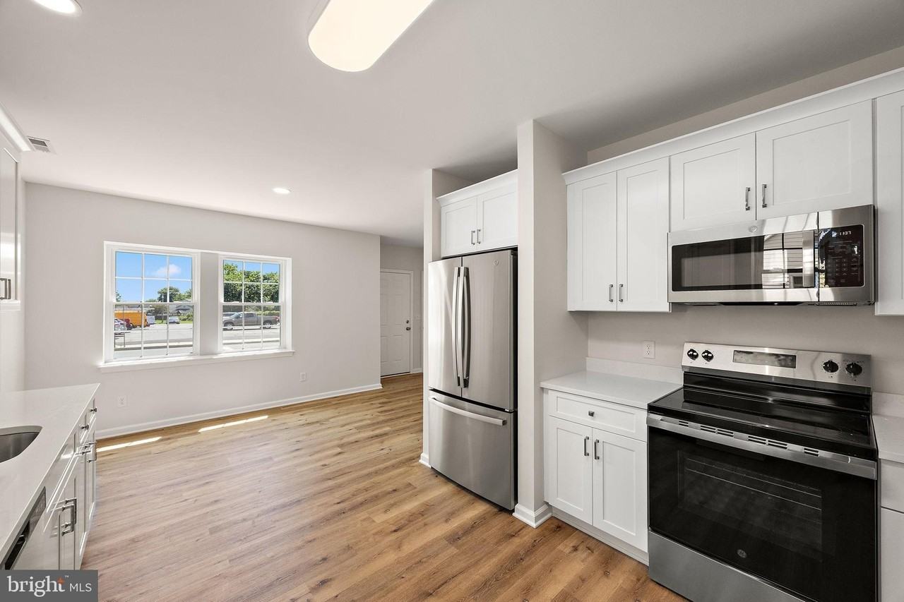 401 S Maryland Ave - Photo 5 of 27