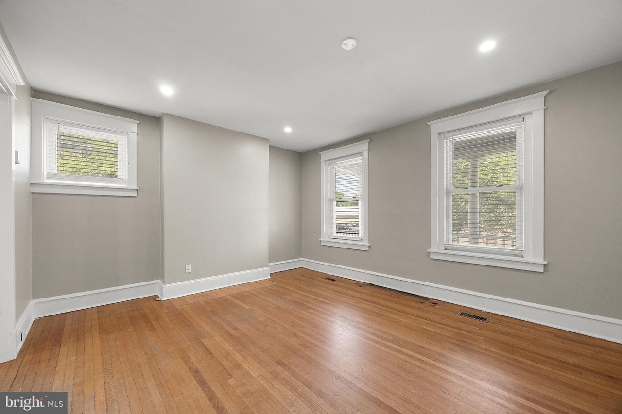 1618 W 14th St - Photo 5 of 17