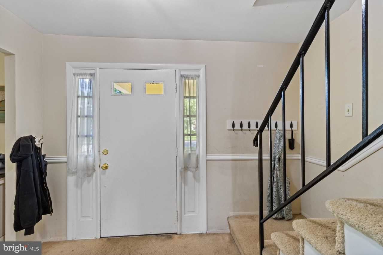 1435 Crofton Pkwy - Photo 2 of 37