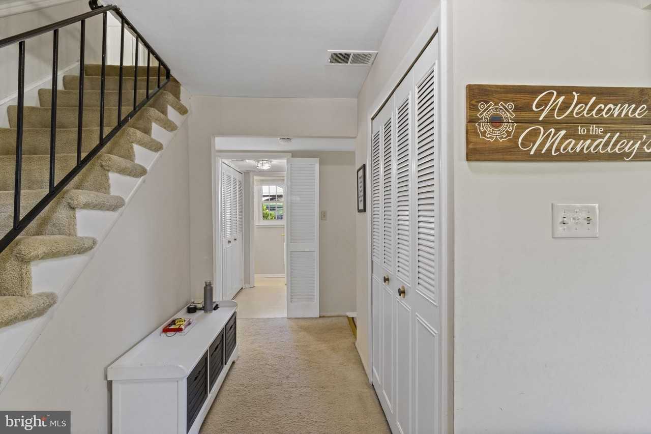 1435 Crofton Pkwy - Photo 3 of 37