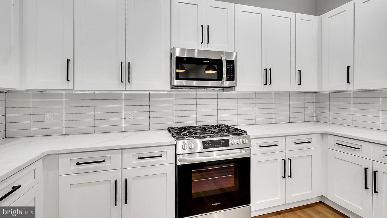 1225 Washington Blvd #B - Photo 3 of 21