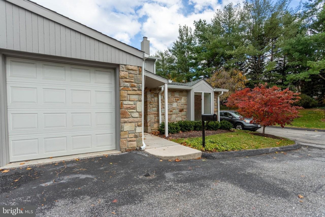 22 Stone Manor Ct #22 - Photo 4 of 33