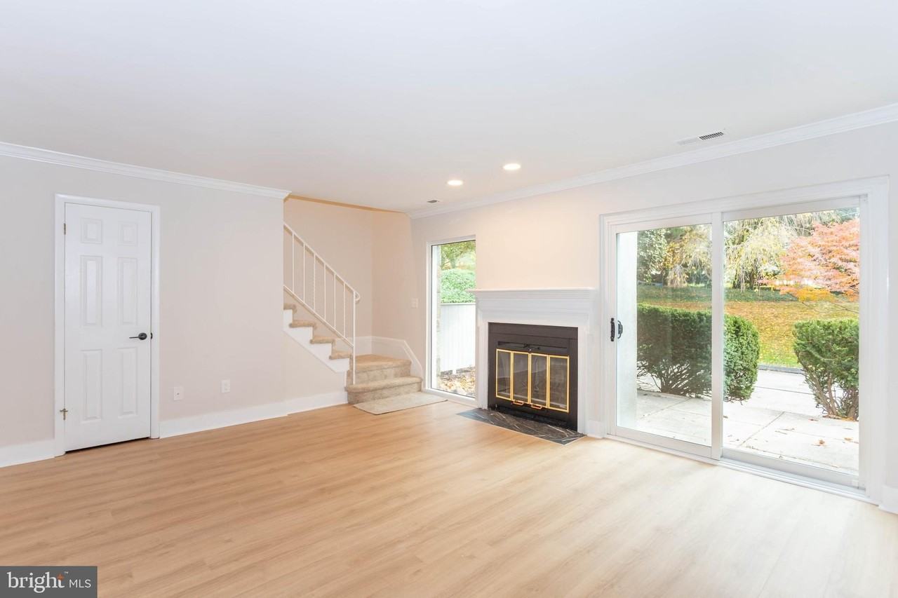 22 Stone Manor Ct #22 - Photo 5 of 33