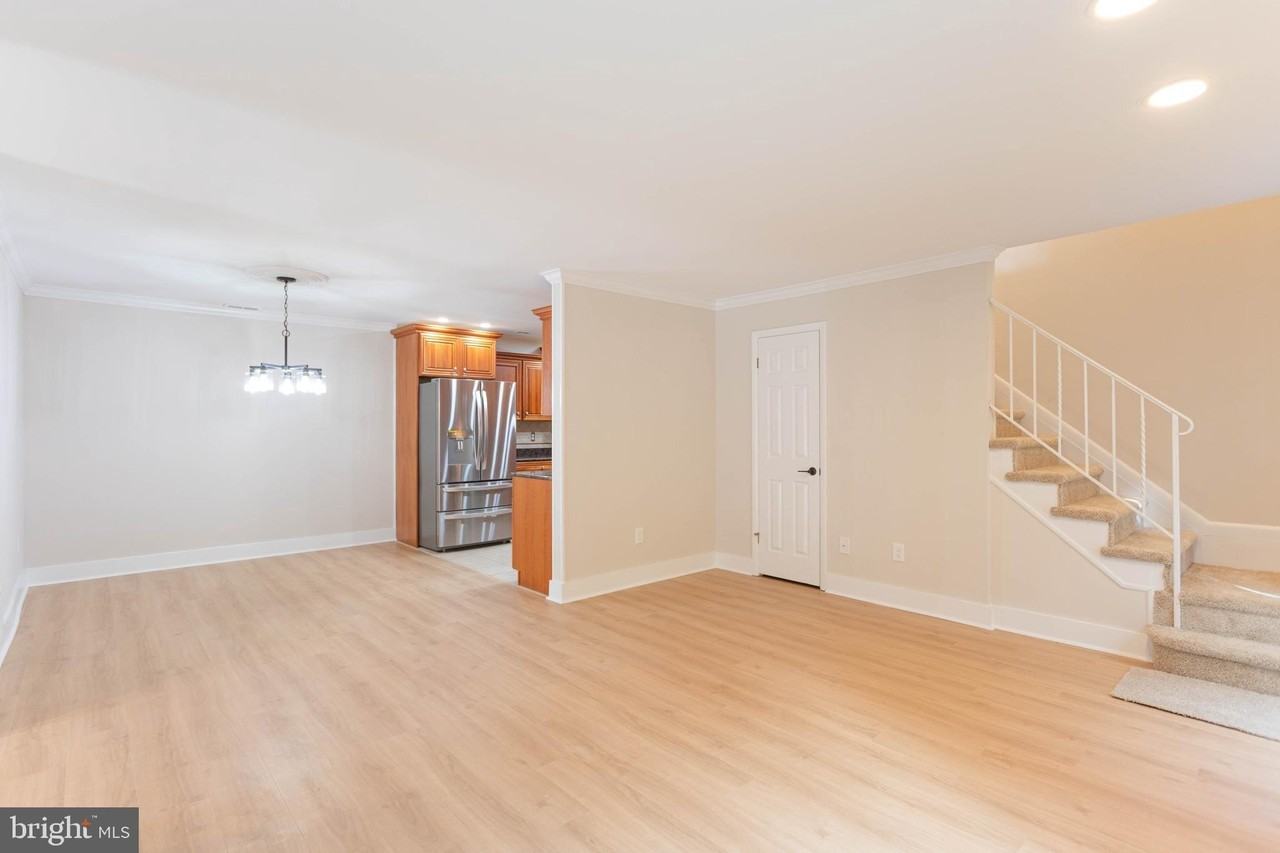 22 Stone Manor Ct #22 - Photo 7 of 33