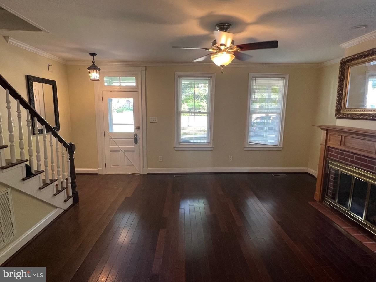 206 N Mill St - Photo 3 of 13