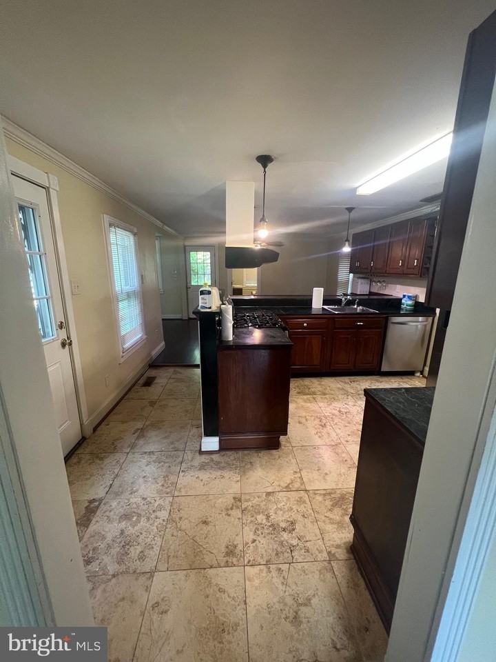 206 N Mill St - Photo 4 of 13