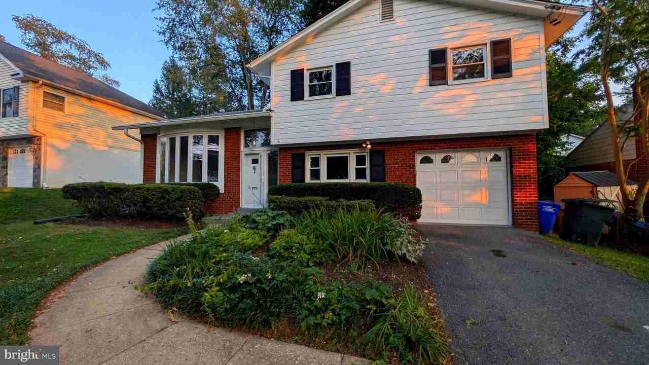 5908 Greentree Rd - Photo 2 of 37
